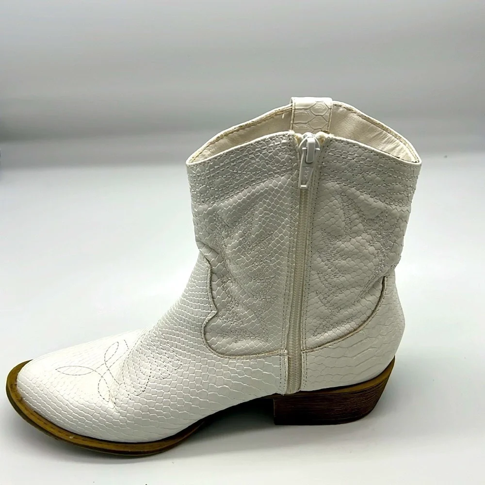 Coconuts By Matisse - Pistol White Faux Leather Snake Print Ankle Boots Size 7.5